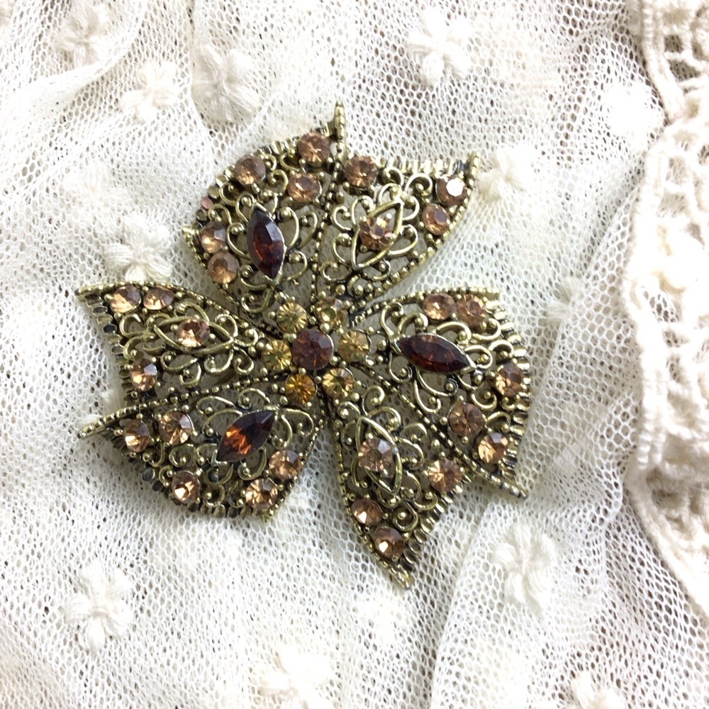 Vintage Fashion Brown Rhinestone Flower Brooch Pin Costume Jewelry